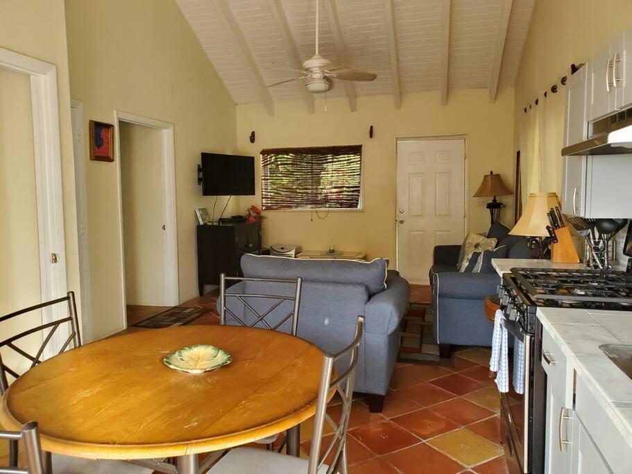 The Cottage At Villa Indigo Charlotte Amalie Exterior photo